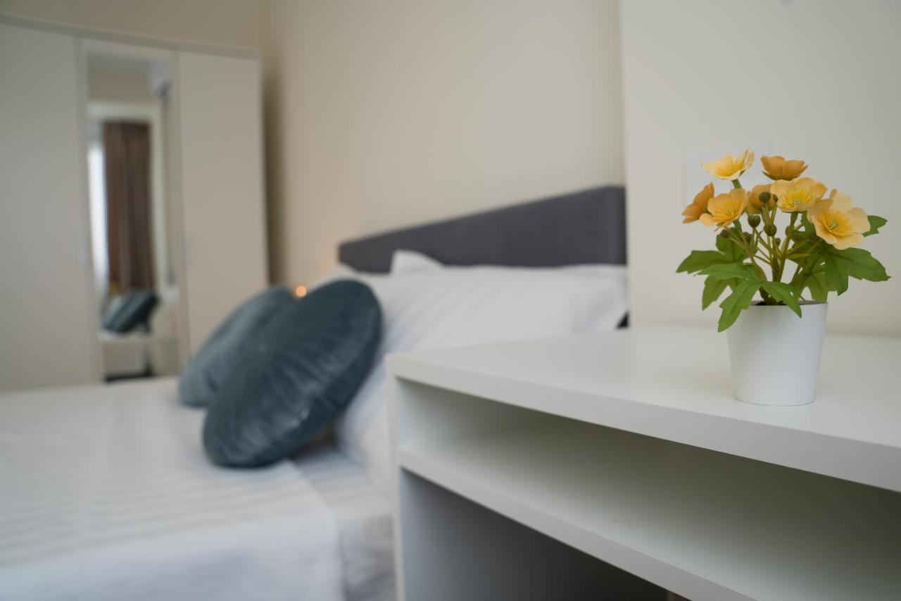 Azaleea Apartments Bucarest Esterno foto
