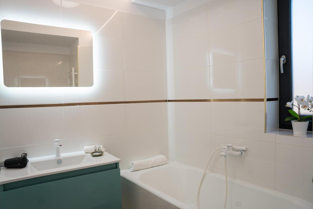Azaleea Apartments Bucarest Esterno foto